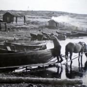 Лычный остров, спуск лодки на воду